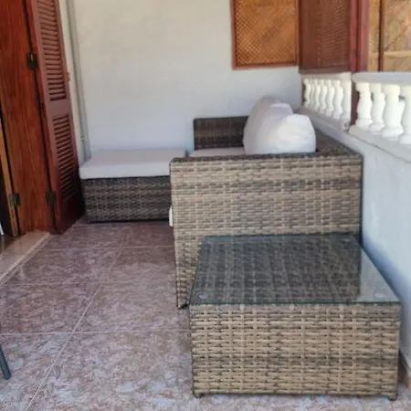 La Palmera1 Casa Al Primer Piso Con 2 - Two Bedroom House On The First Floor --- La Palmera 2 Casa En Planta Baja Con 1 Dormitorio, One Bedroom House On The Ground Floor بيت للعطل *