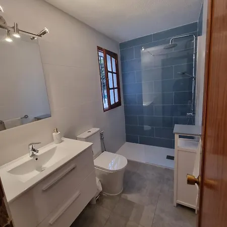 La Palmera1 Casa Al Primer Piso Con 2 - Two Bedroom House On The First Floor --- La Palmera 2 Casa En Planta Baja Con 1 Dormitorio, One Bedroom House On The Ground Floor بيت للعطل *