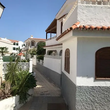 La Palmera1 Casa Al Primer Piso Con 2 - Two Bedroom House On The First Floor --- La Palmera 2 Casa En Planta Baja Con 1 Dormitorio, One Bedroom House On The Ground Floor * أَغايتي