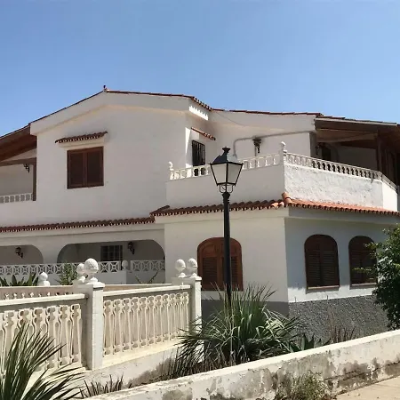 Hébergement de vacances La Palmera1 Casa Al Primer Piso Con 2 - Two Bedroom House On The First Floor --- La Palmera 2 Casa En Planta Baja Con 1 Dormitorio, One Bedroom House On The Ground Floor *