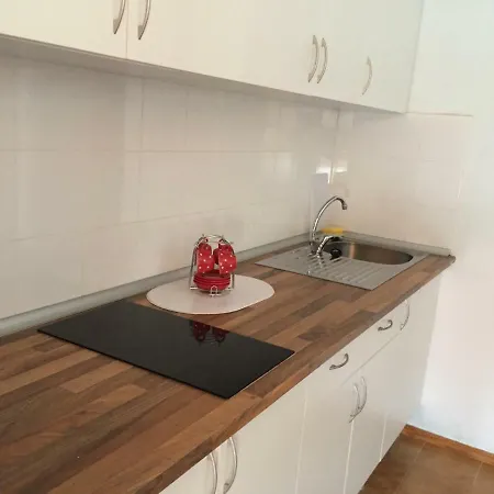 La Palmera1 Casa Al Primer Piso Con 2 - Two Bedroom House On The First Floor --- La Palmera 2 Casa En Planta Baja Con 1 Dormitorio, One Bedroom House On The Ground Floor بيت للعطل *