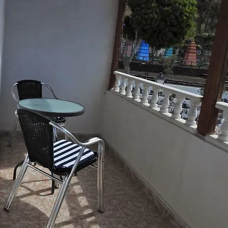 بيت للعطل La Palmera1 Casa Al Primer Piso Con 2 - Two Bedroom House On The First Floor --- La Palmera 2 Casa En Planta Baja Con 1 Dormitorio, One Bedroom House On The Ground Floor *