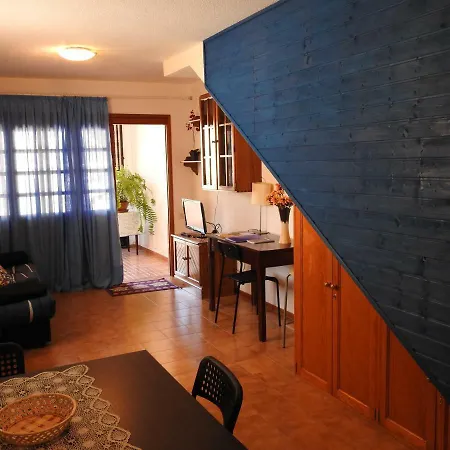 بيت للعطل La Palmera1 Casa Al Primer Piso Con 2 - Two Bedroom House On The First Floor --- La Palmera 2 Casa En Planta Baja Con 1 Dormitorio, One Bedroom House On The Ground Floor أَغايتي
