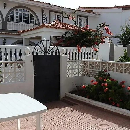 بيت للعطل La Palmera1 Casa Al Primer Piso Con 2 - Two Bedroom House On The First Floor --- La Palmera 2 Casa En Planta Baja Con 1 Dormitorio, One Bedroom House On The Ground Floor أَغايتي