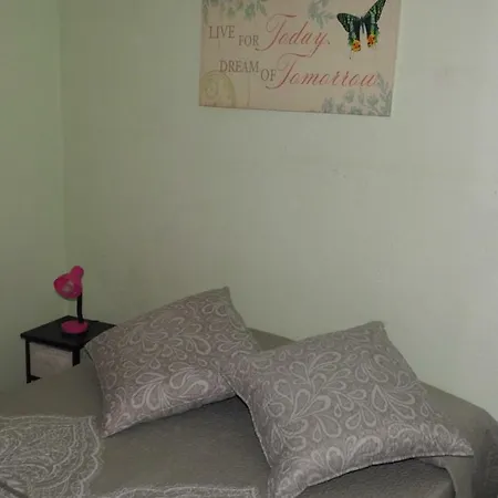 La Palmera1 Casa Al Primer Piso Con 2 - Two Bedroom House On The First Floor --- La Palmera 2 Casa En Planta Baja Con 1 Dormitorio, One Bedroom House On The Ground Floor بيت للعطل *