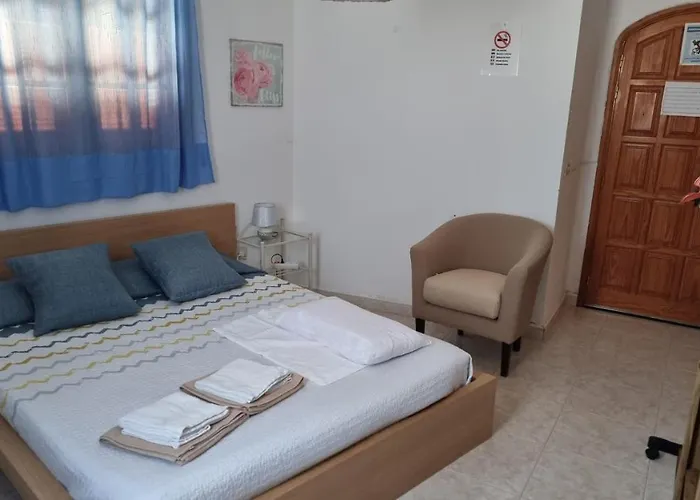 La Palmera1 Casa Al Primer Piso Con 2 - Two Bedroom House On The First Floor --- La Palmera 2 Casa En Planta Baja Con 1 Dormitorio, One Bedroom House On The Ground Floor * Agaete (Gran Canaria)