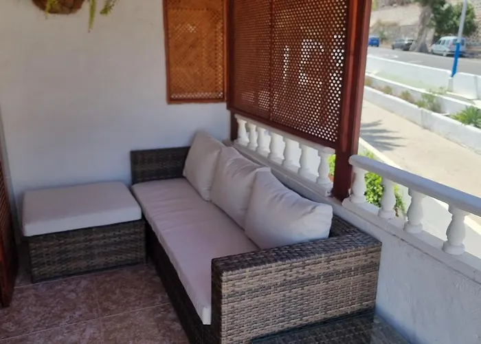 La Palmera1 Casa Al Primer Piso Con 2 - Two Bedroom House On The First Floor --- La Palmera 2 Casa En Planta Baja Con 1 Dormitorio, One Bedroom House On The Ground Floor