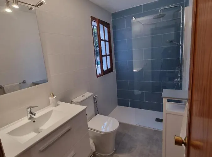 La Palmera1 Casa Al Primer Piso Con 2 - Two Bedroom House On The First Floor --- La Palmera 2 Casa En Planta Baja Con 1 Dormitorio, One Bedroom House On The Ground Floor Hébergement de vacances *