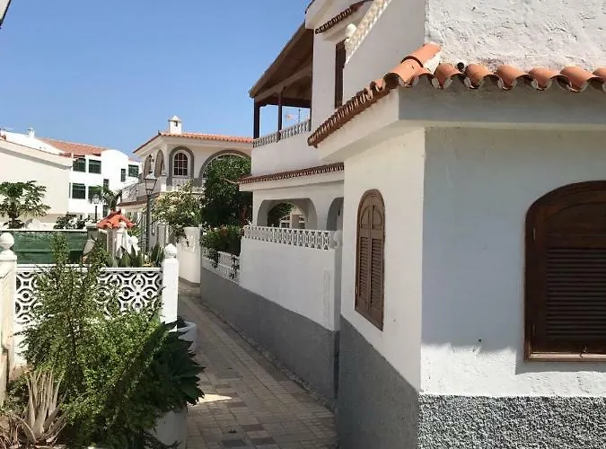 La Palmera1 Casa Al Primer Piso Con 2 - Two Bedroom House On The First Floor --- La Palmera 2 Casa En Planta Baja Con 1 Dormitorio, One Bedroom House On The Ground Floor * Agaete (Gran Canaria)