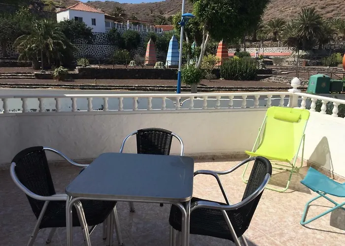 La Palmera1 Casa Al Primer Piso Con 2 - Two Bedroom House On The First Floor --- La Palmera 2 Casa En Planta Baja Con 1 Dormitorio, One Bedroom House On The Ground Floor * Agaete (Gran Canaria)