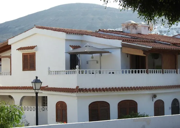 La Palmera1 Casa Al Primer Piso Con 2 - Two Bedroom House On The First Floor --- La Palmera 2 Casa En Planta Baja Con 1 Dormitorio, One Bedroom House On The Ground Floor *