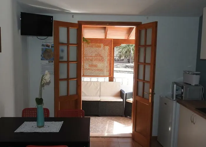 La Palmera1 Casa Al Primer Piso Con 2 - Two Bedroom House On The First Floor --- La Palmera 2 Casa En Planta Baja Con 1 Dormitorio, One Bedroom House On The Ground Floor *
